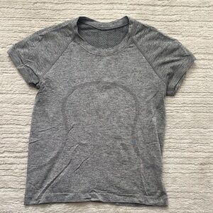 lululemon athletica Heather Gray Short Sleeve Tee
